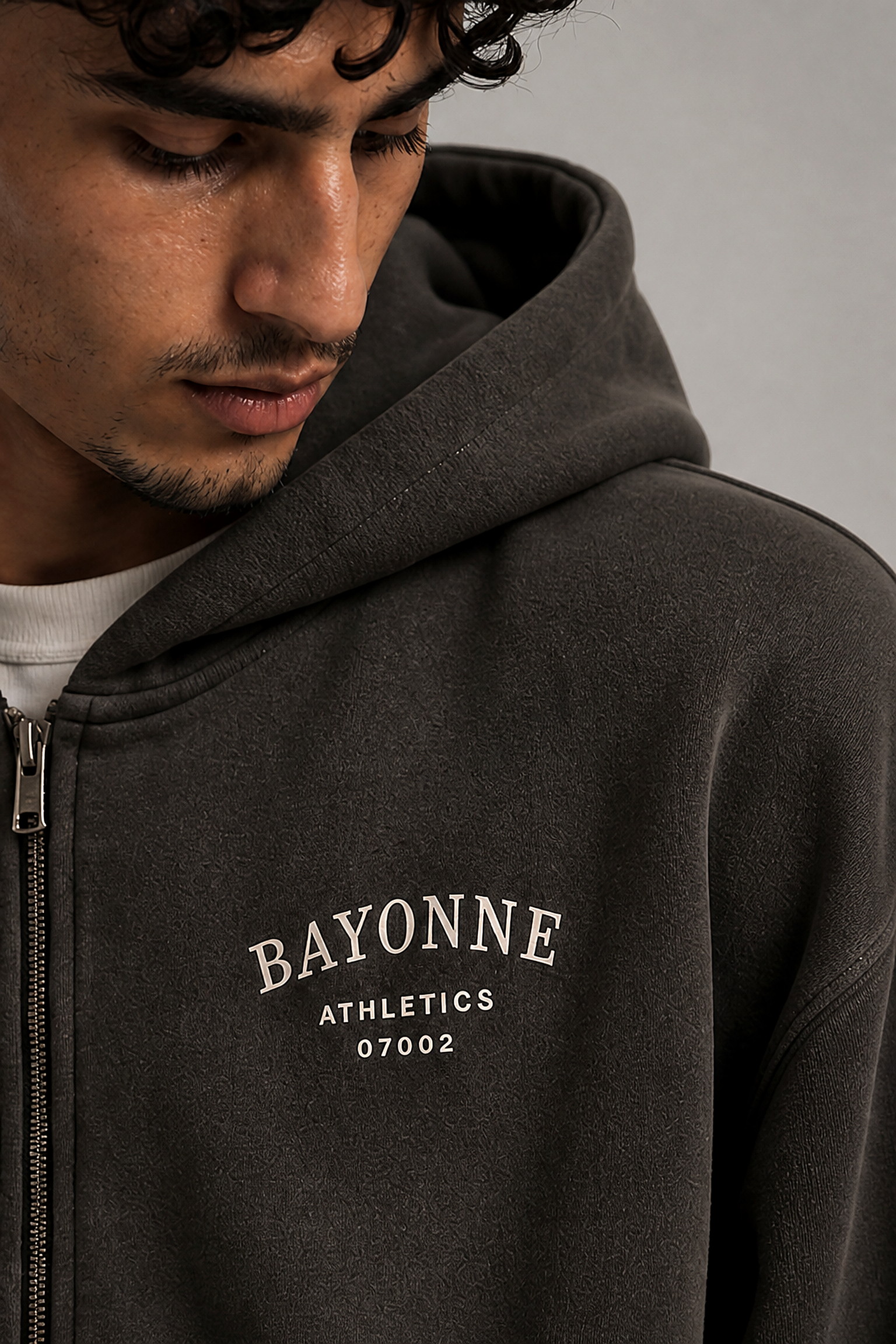 Max Heavy Full Zip, chest mark close-up