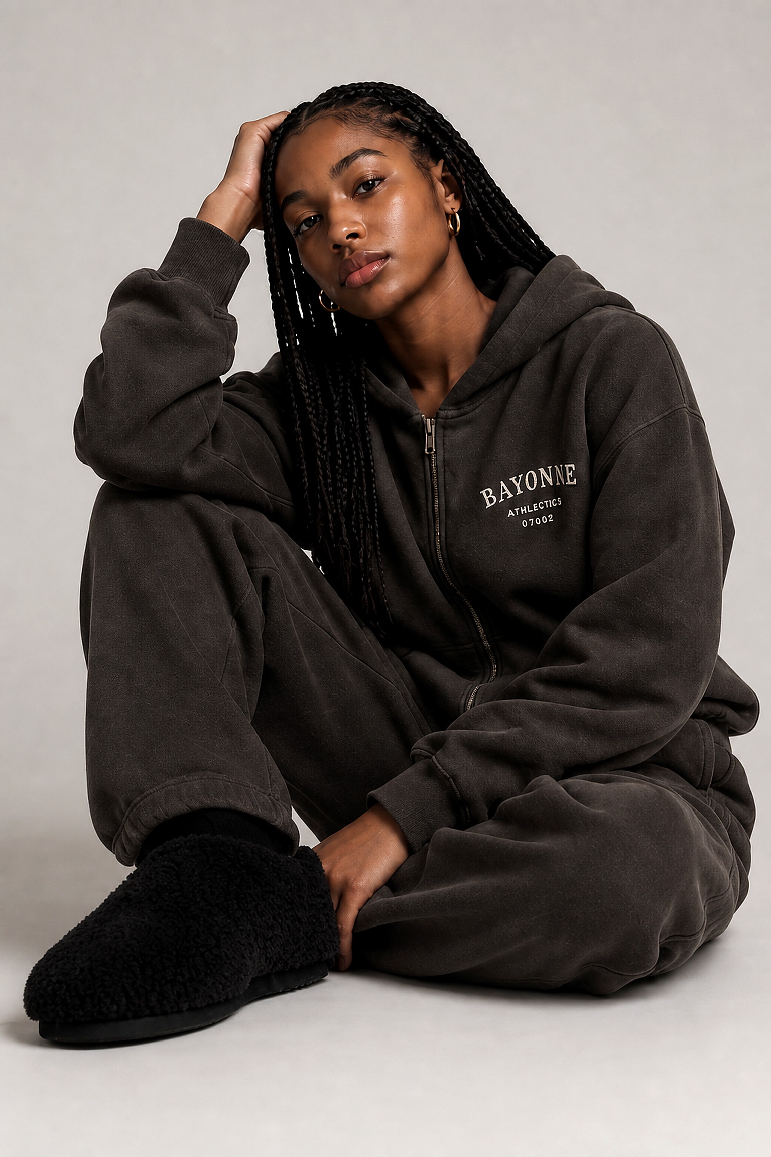 Travel Set, women’s seated studio shot